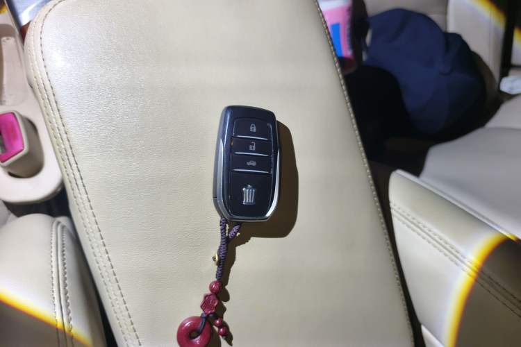 Used Toyota Crown 2012 2.5L Royal Leather Edition Vehicle Key