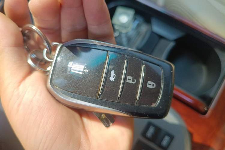 Used Toyota Crown 2012 2.5L Royal Leather Edition Vehicle Key