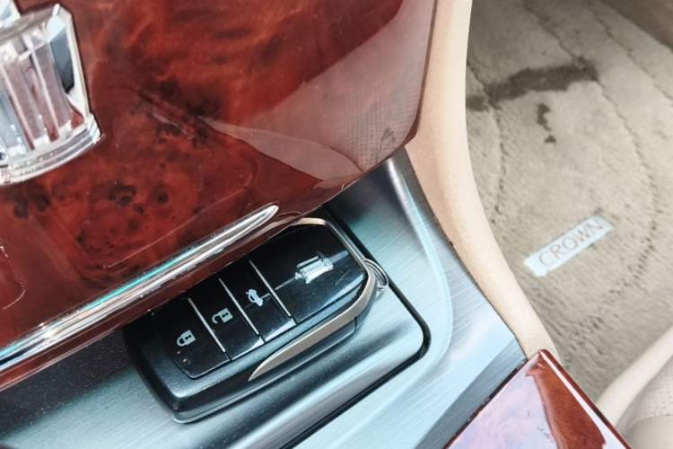 Used Toyota Crown 2012 2.5L Royal Leather Edition Vehicle Key