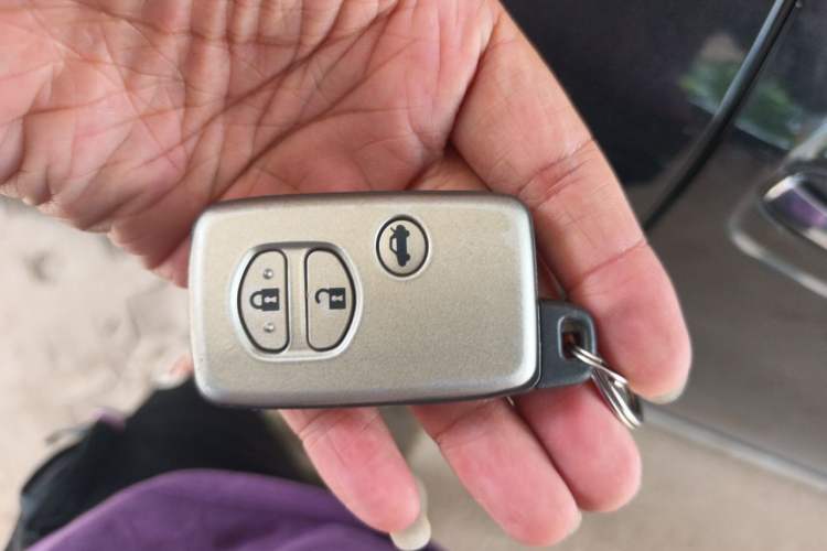 Used Toyota Crown 2012 2.5L Royal Vehicle Key