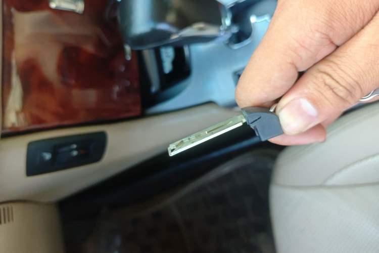 Used Toyota Crown 2012 2.5L Royal Leather Edition Vehicle Key