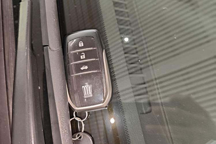 Used Toyota Crown 2012 2.5L Royal Leather Edition Vehicle Key
