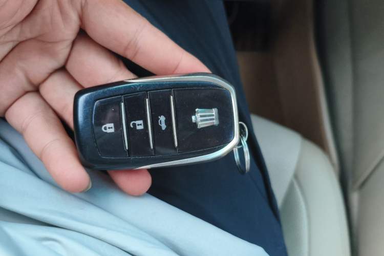Used Toyota Crown 2012 2.5L Royal Leather Edition Vehicle Key