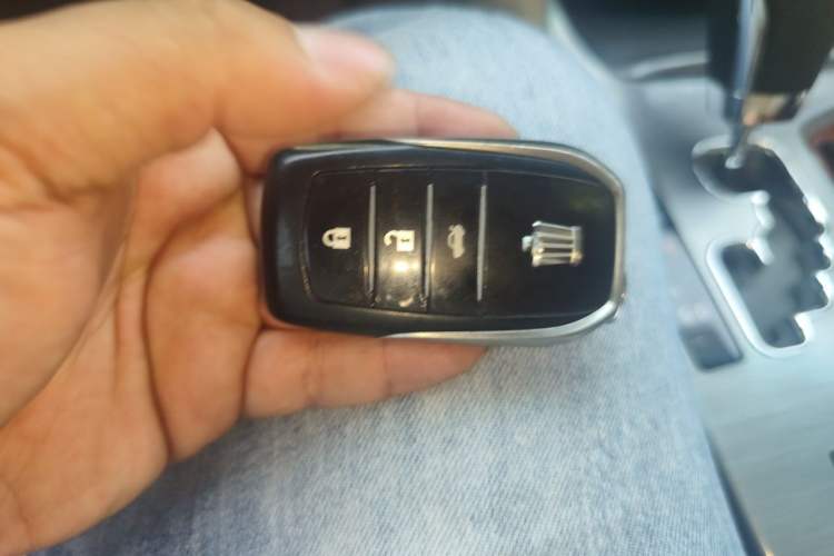 Used Toyota Crown 2012 2.5L Royal Navigation Edition Vehicle Key