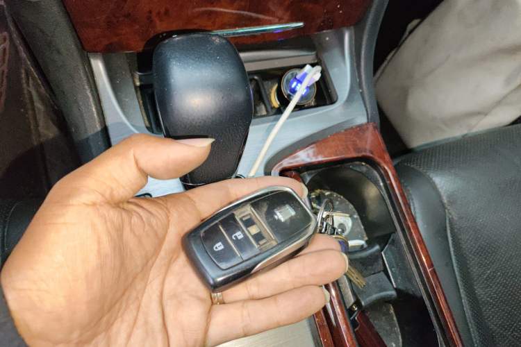 Used Toyota Crown 2012 2.5L Royal Leather Edition Vehicle Key