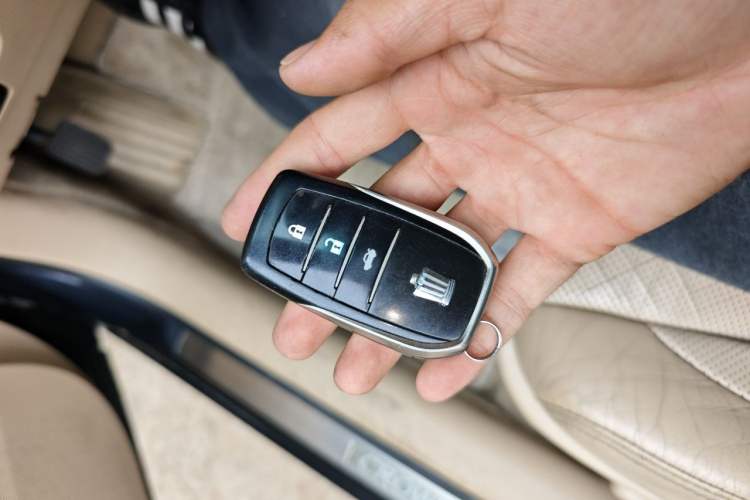 Used Toyota Crown 2012 2.5L Royal Leather Edition Vehicle Key