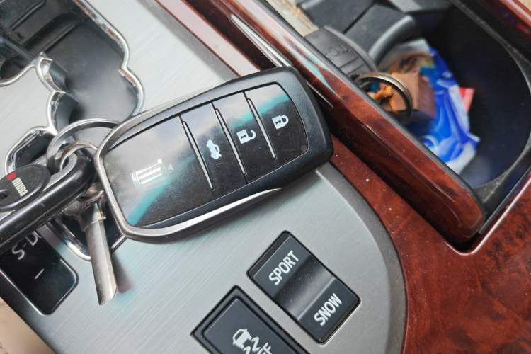 Used Toyota Crown 2012 2.5L Royal Leather Edition Vehicle Key