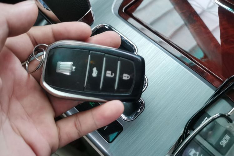 Used Toyota Crown 2012 2.5L Royal Leather Edition Vehicle Key