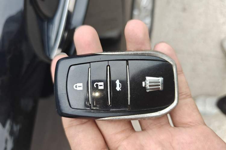 Used Toyota Crown 2012 2.5L Royal Vehicle Key
