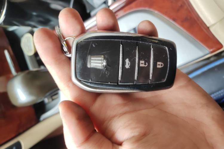 Used Toyota Crown 2012 2.5L Royal Leather Edition Vehicle Key
