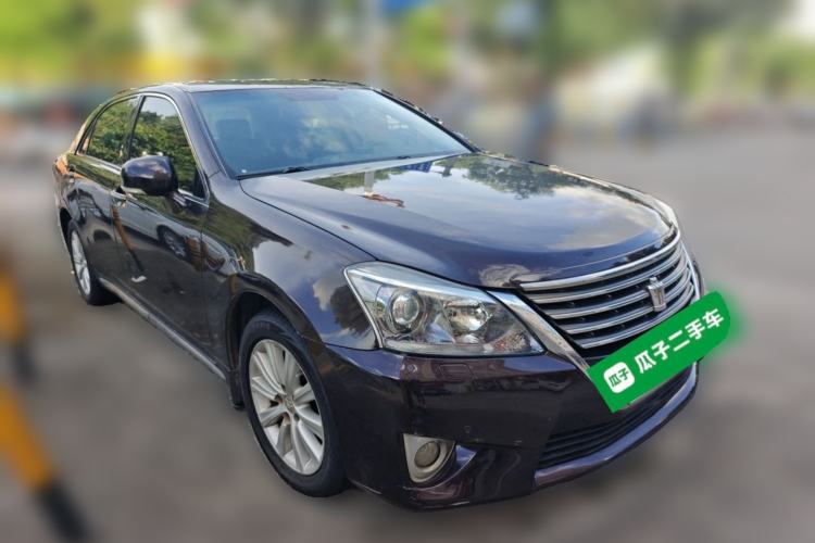 Used Toyota Crown 2012 2.5L Royal Leather Edition Front Right 45 Deg
