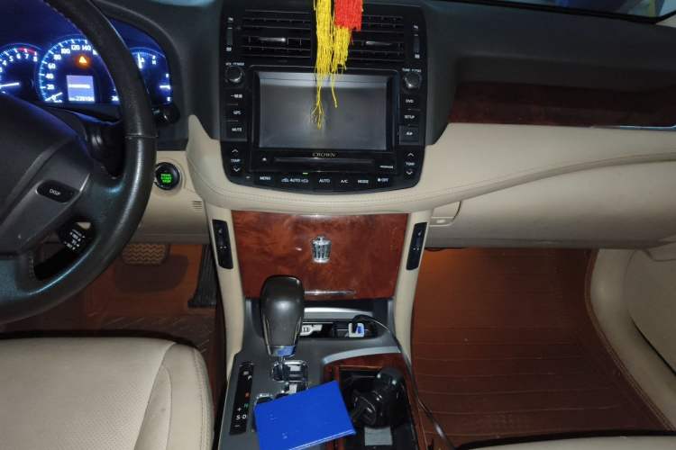 Used Toyota Crown 2012 2.5L Royal Leather Edition Audio And AC Panel