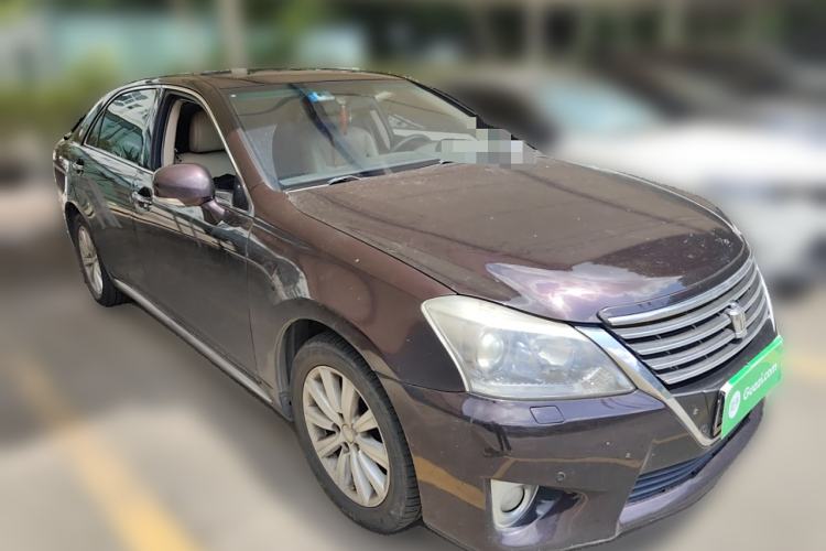 Used Toyota Crown 2012 2.5L Royal Leather Edition Front Right 45 Deg