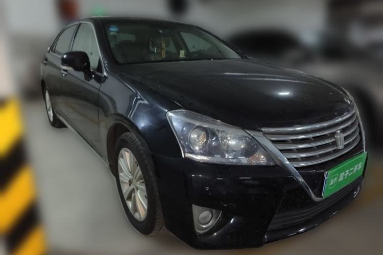 Used Toyota Crown 2012 2.5L Royal Leather Edition Front Right 45 Deg