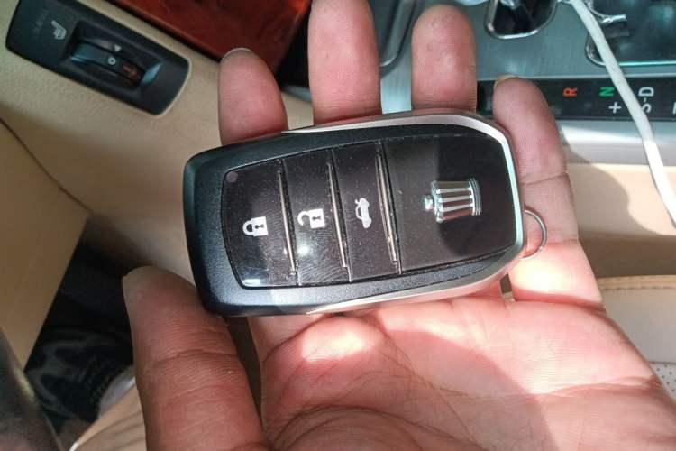Used Toyota Crown 2012 2.5L Royal Leather Edition Vehicle Key