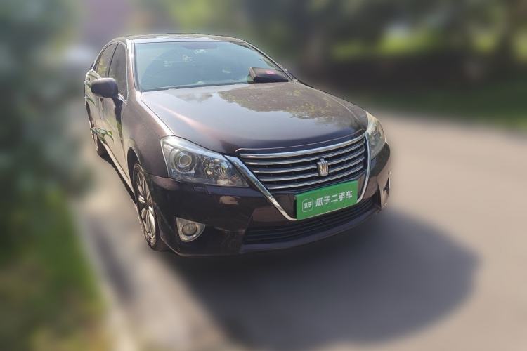 Used Toyota Crown 2012 2.5L Royal Leather Edition Front Right 45 Deg