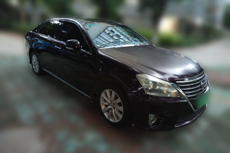 Used Toyota Crown 2012 2.5L Royal Leather Edition Front Right 45 Deg