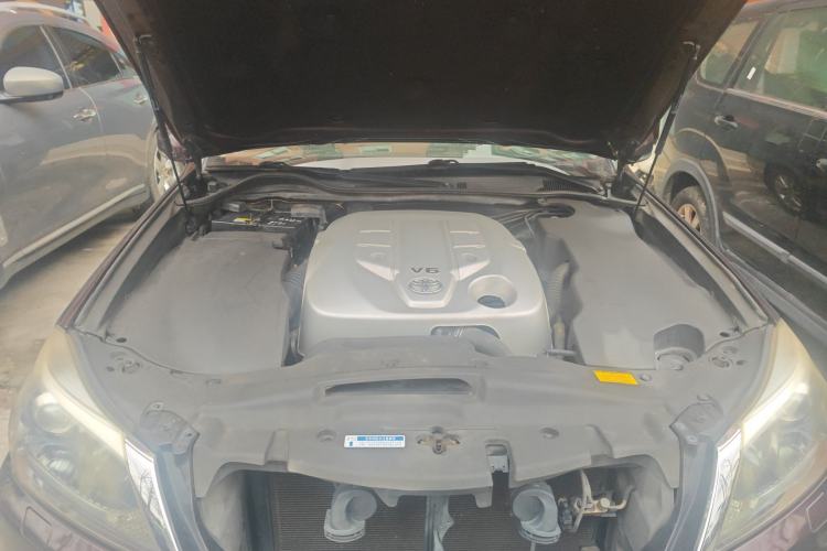 Used Toyota Crown 2012 2.5L Royal Leather Edition Engine Bay