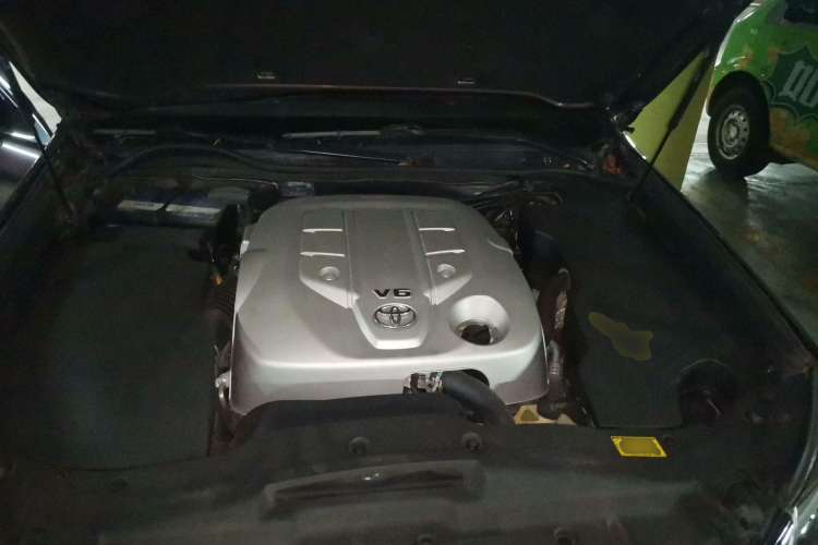 Used Toyota Crown 2012 2.5L Royal Leather Edition Engine Bay