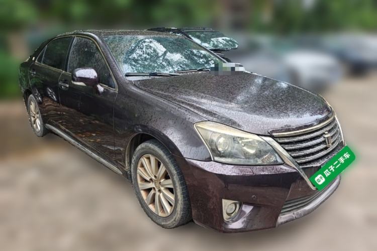 Used Toyota Crown 2012 2.5L Royal Leather Edition Front Right 45 Deg