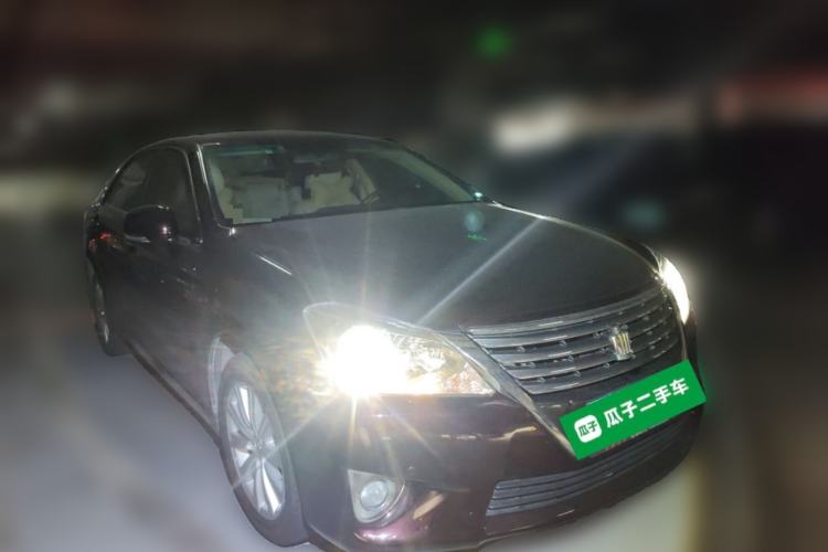 Used Toyota Crown 2012 2.5L Royal Leather Edition Front Right 45 Deg