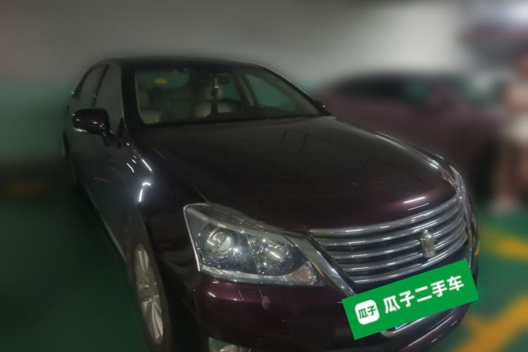 Used Toyota Crown 2012 2.5L Royal Leather Edition Front Right 45 Deg
