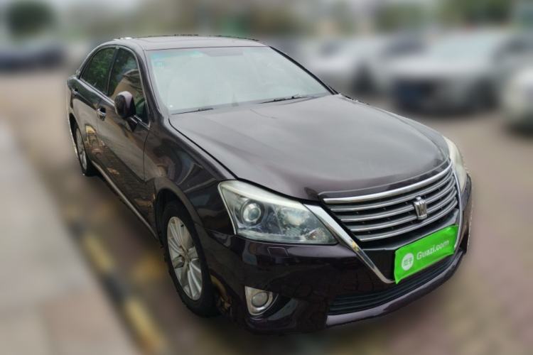 Used Toyota Crown 2012 2.5L Royal Leather Edition Front Right 45 Deg
