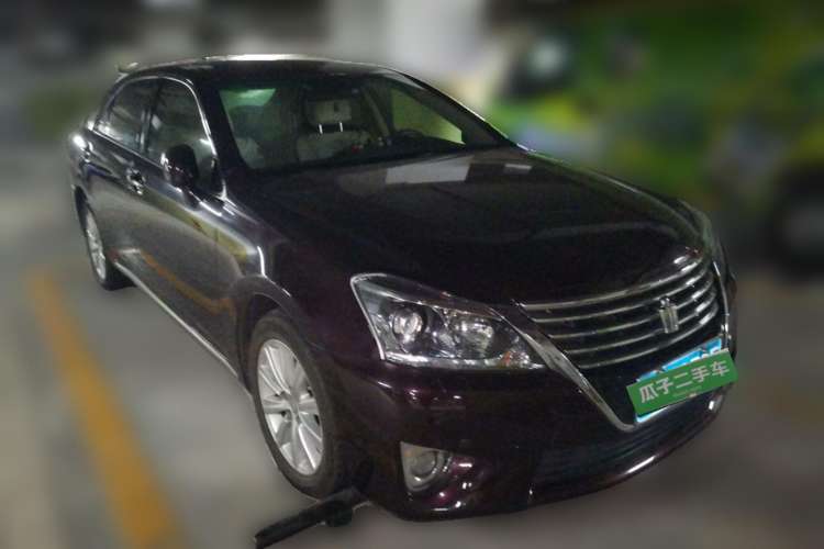 Used Toyota Crown 2012 2.5L Royal Leather Edition Front Right 45 Deg