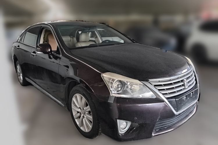 Used Toyota Crown 2012 2.5L Royal Leather Edition Front Right 45 Deg