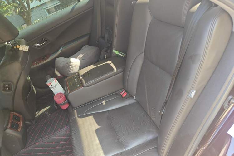 Used Toyota Crown 2012 2.5L Royal Leather Edition Interior 4
