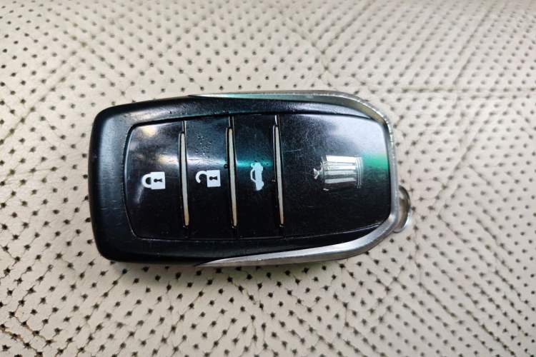 Used Toyota Crown 2012 2.5L Royal Leather Edition Vehicle Key