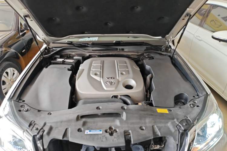 Used Toyota Crown 2012 2.5L Royal Leather Edition Engine Bay