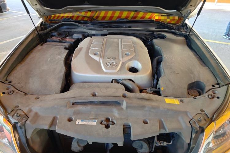 Used Toyota Crown 2012 2.5L Royal Leather Edition Engine Bay