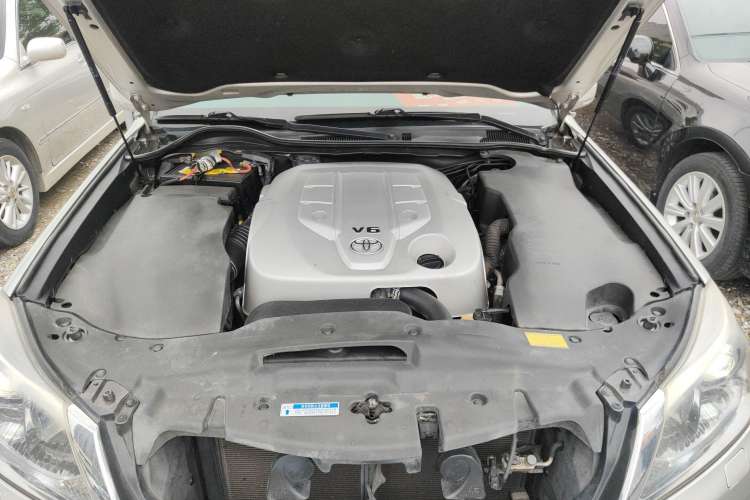 Used Toyota Crown 2012 2.5L Royal Leather Edition Engine Bay