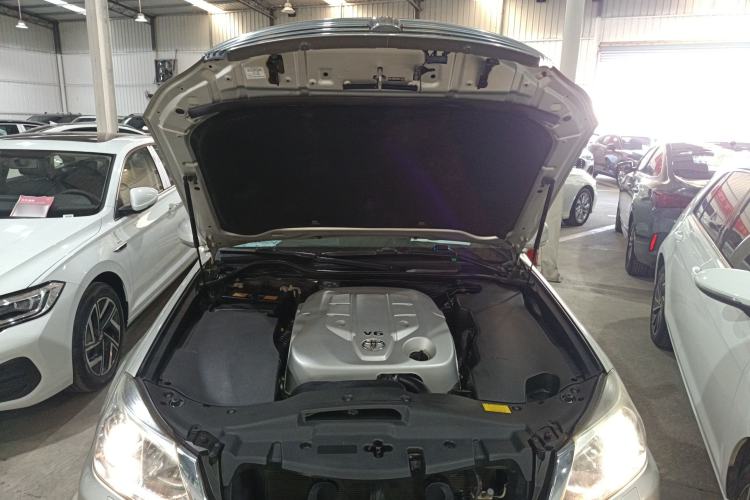 Used Toyota Crown 2012 2.5L Royal Leather Edition Engine Bay