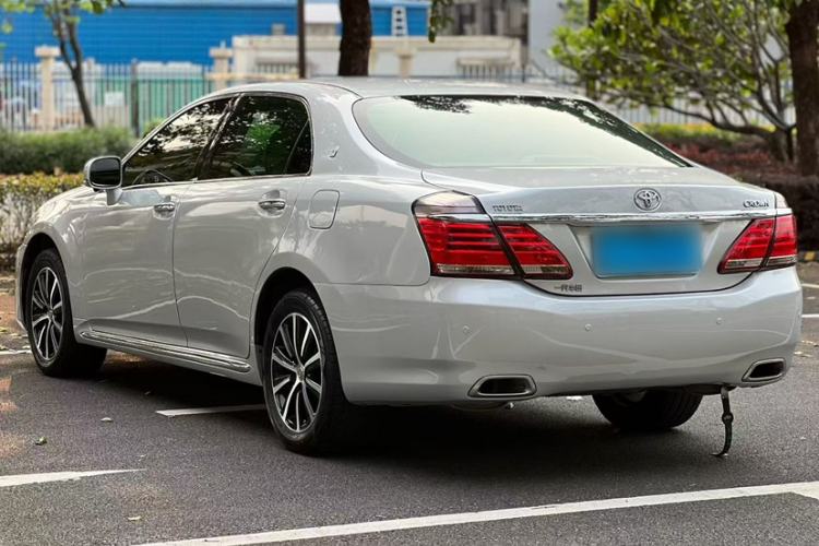 Used Toyota Crown 2012 2.5L Royal Leather Edition Exterior 2