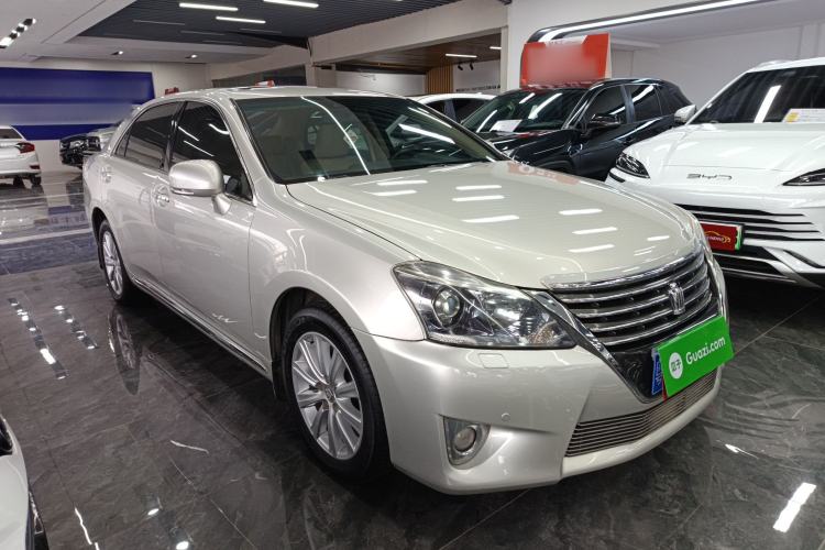 Used Toyota Crown 2012 2.5L Royal Leather Edition Front Right 45 Deg
