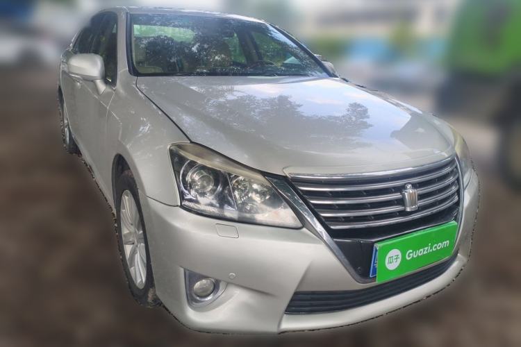 Used Toyota Crown 2012 2.5L Royal Leather Edition Front Right 45 Deg