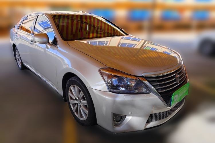 Used Toyota Crown 2012 2.5L Royal Leather Edition Front Right 45 Deg