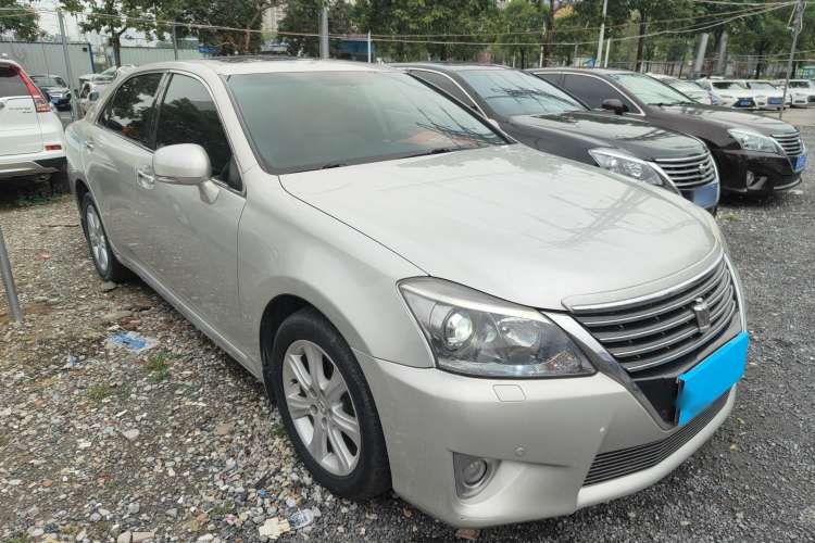 Used Toyota Crown 2012 2.5L Royal Leather Edition Front Right 45 Deg