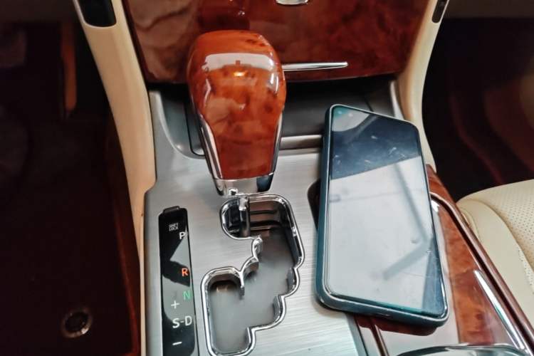 Used Toyota Crown 2012 2.5L Royal Leather Edition Gear Lever