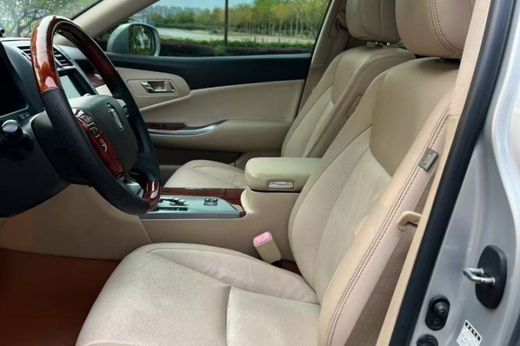 Used Toyota Crown 2012 2.5L Royal Leather Edition Interior 1