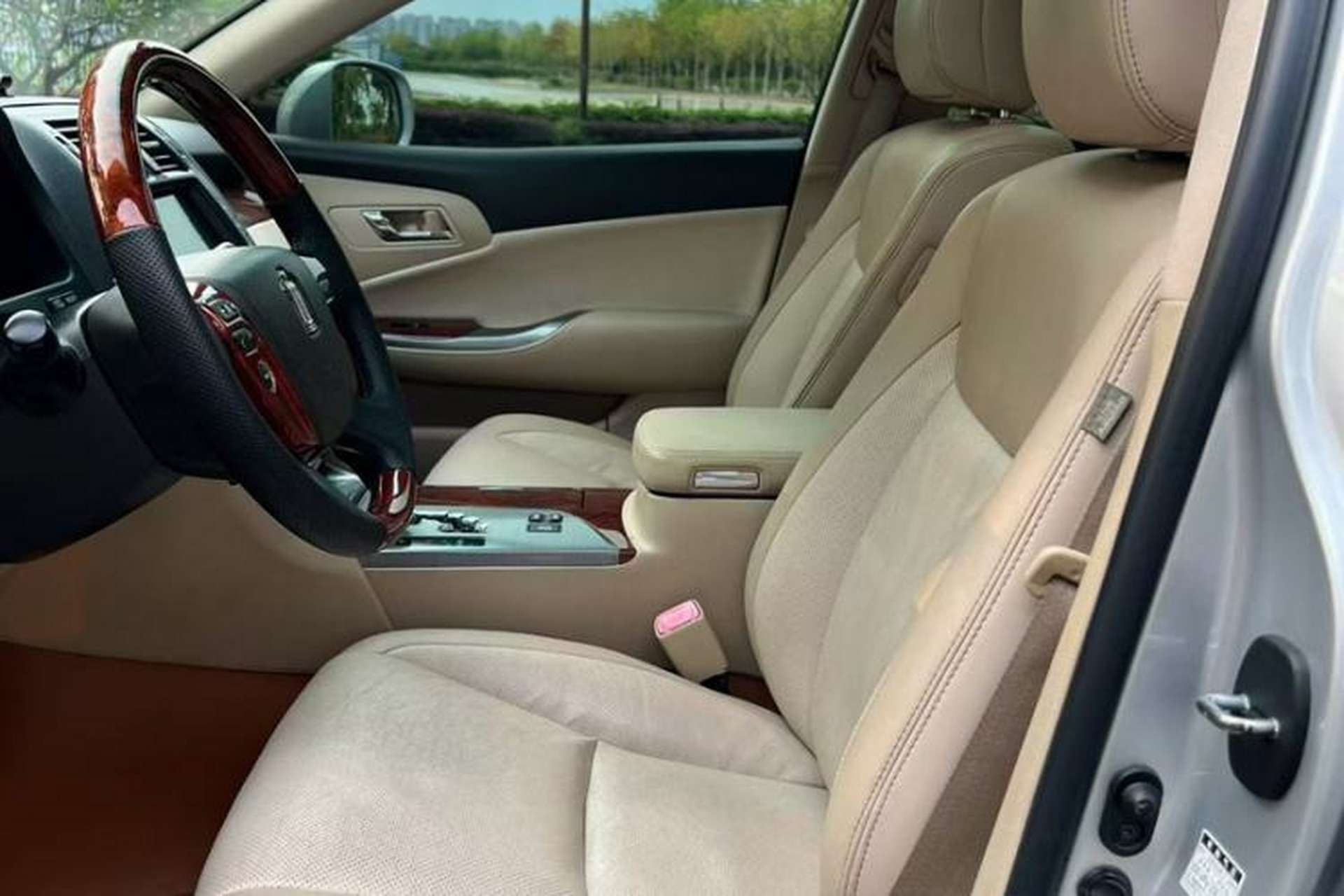 Used Toyota Crown 2012 2.5L Royal Leather Edition Interior 1