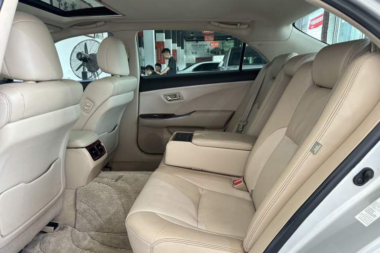 Used Toyota Crown 2012 2.5L Royal Leather Edition Interior 2
