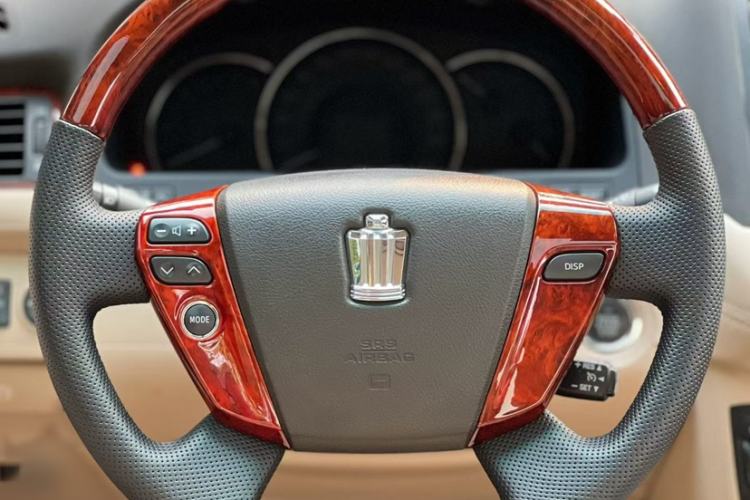 Used Toyota Crown 2012 2.5L Royal Leather Edition Interior 3