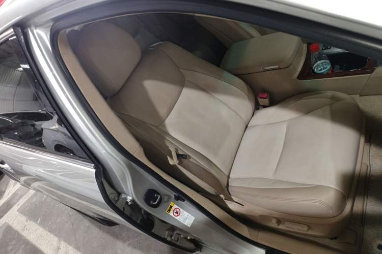 Used Toyota Crown 2012 2.5L Royal Leather Edition Right Front Seat
