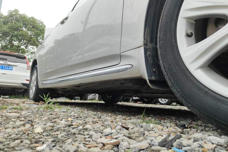 Used Toyota Crown 2012 2.5L Royal Leather Edition Right Side Sill