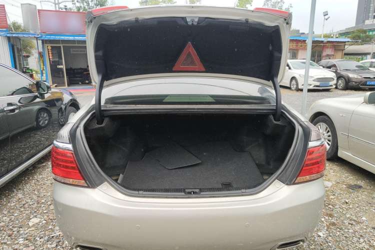 Used Toyota Crown 2012 2.5L Royal Leather Edition Trunk