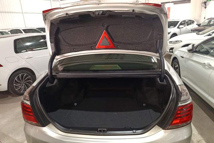 Used Toyota Crown 2012 2.5L Royal Leather Edition Trunk