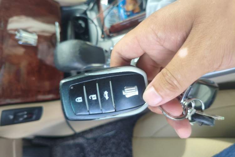 Used Toyota Crown 2012 2.5L Royal Leather Edition Vehicle Key